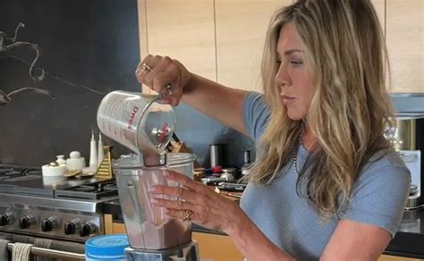 Does Jennifer Aniston eat bread?