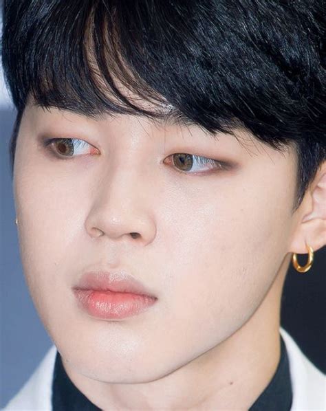Does Jimin have Monolid eyes?