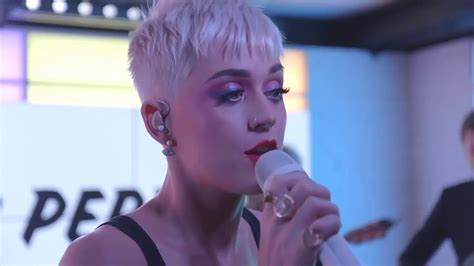 Does Katy Perry use autotune?
