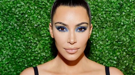 Does Kim Kardashian wear mascara?