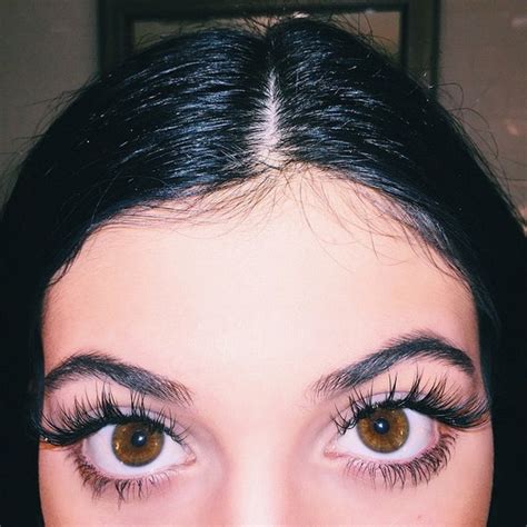 Does Kylie Jenner get lash extensions?