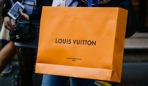 Does LV go on discount?