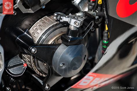 Does MotoGP use dry clutch?