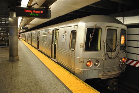 Does NYC subway work at night?