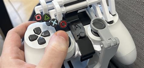 Does PS4 have a one handed controller?