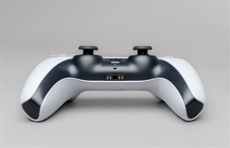 Does PS5 controller have headphone jack?