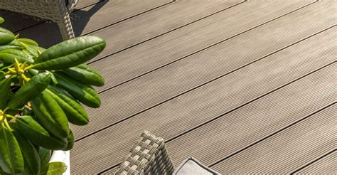 Does PVC decking get hot in the sun?