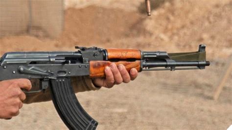 Does Pakistan use AK-47?