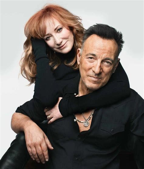 Does Patti still sing with Bruce?