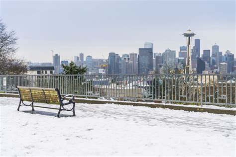 Does Seattle get snow?