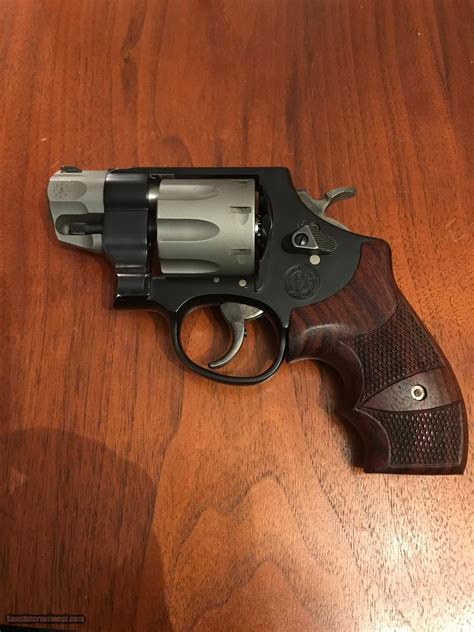 Does Smith and Wesson make an 8 shot revolver?