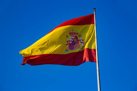 Does Spain have a flag?