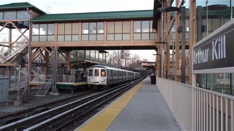 Does Staten Island have a train station?
