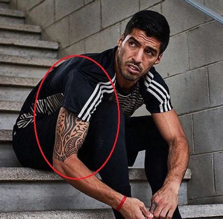 Does Suarez have tattoos?