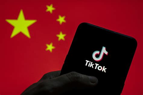 Does TikTok give data to China?