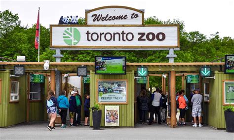 Does Toronto Zoo take cash?