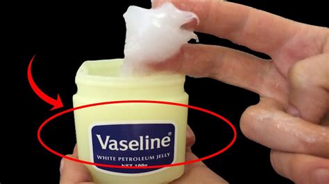 Does Vaseline leave a smell?