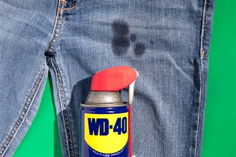 Does WD 40 remove oil stains from clothes?