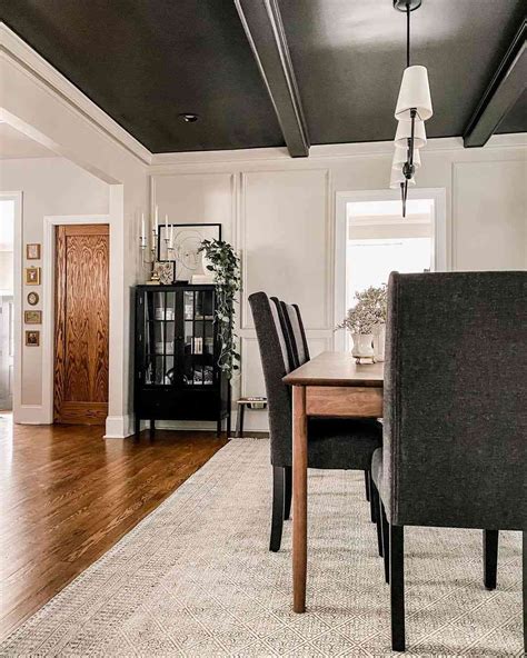 Does a dark ceiling make a room look small?