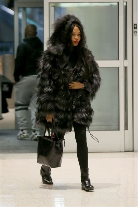 Does a fur coat keep you warm?