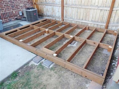 Does a ground level deck need footings?