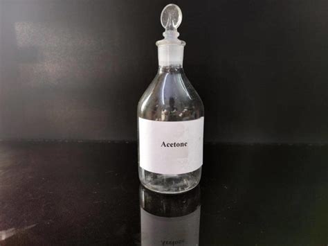 Does acetone react with plastic?