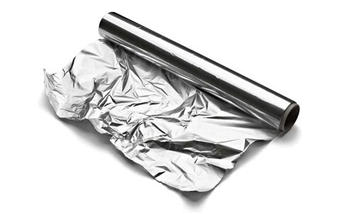 Does aluminum foil scratch metal?