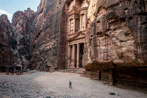 Does anyone still live in Petra?