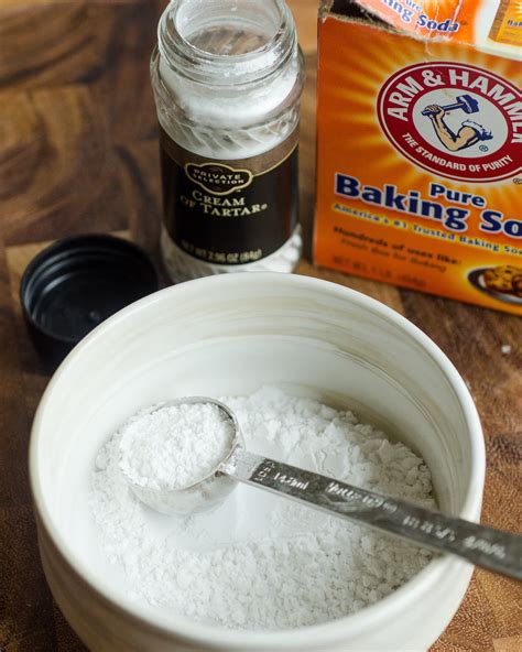 Does baking powder soak up moisture?