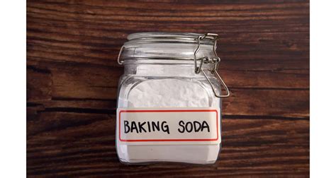 Does baking soda make things crispy?