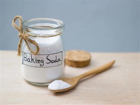 Does baking soda remove stains from leather?