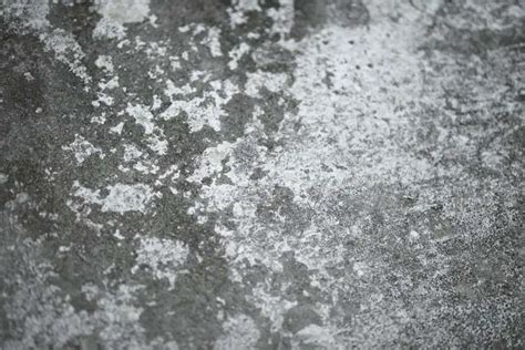 Does bleach turn concrete white?