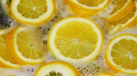 Does boiling lemon destroy nutrients?