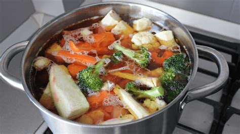 Does boiling meat remove nutrients?