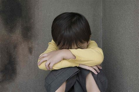 Does childhood trauma cause loneliness?