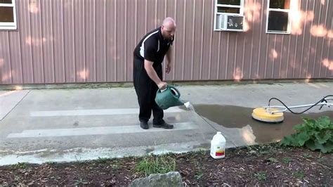 Does chlorine clean concrete?