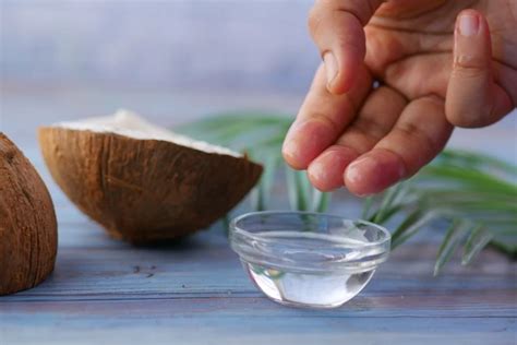 Does coconut oil stop sperm?