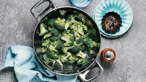 Does cooking broccoli destroy nutrients?