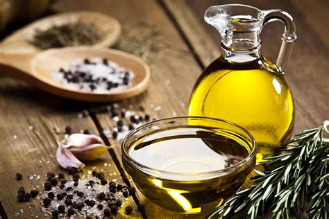 Does cooking oil decay?