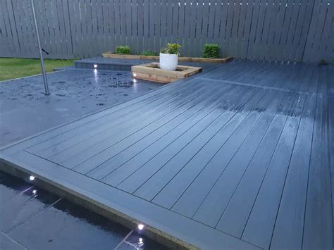 Does decking expand wet?