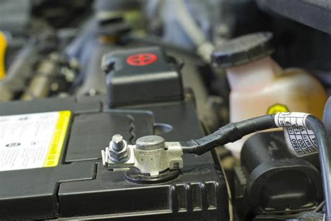 Does disconnecting car battery reset sensors?