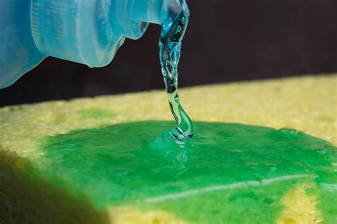 Does dishwashing liquid clean concrete?