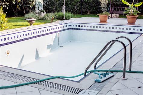 Does draining a pool damage it?