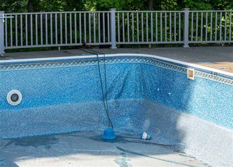 Does draining a pool ruin the liner?