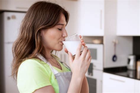 Does drinking milk help with dust inhalation?