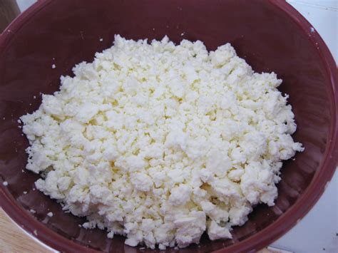 Does feta cheese crumble?