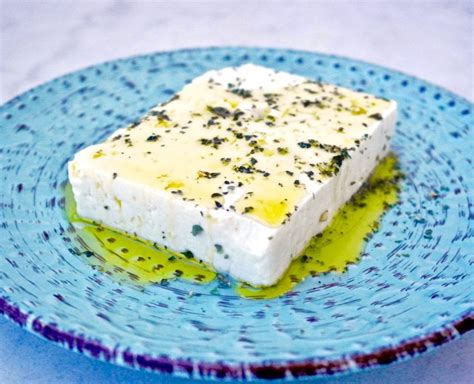 Does feta cheese need to age?