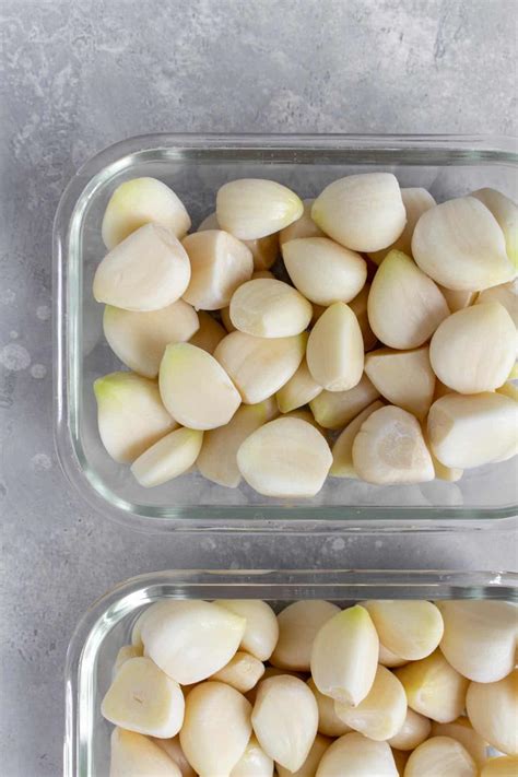 Does garlic change color after freezing?