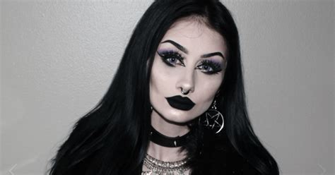 Does goth mean dark?