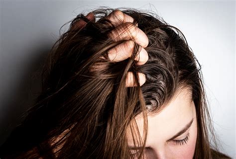 Does greasy hair mean your hair is growing?